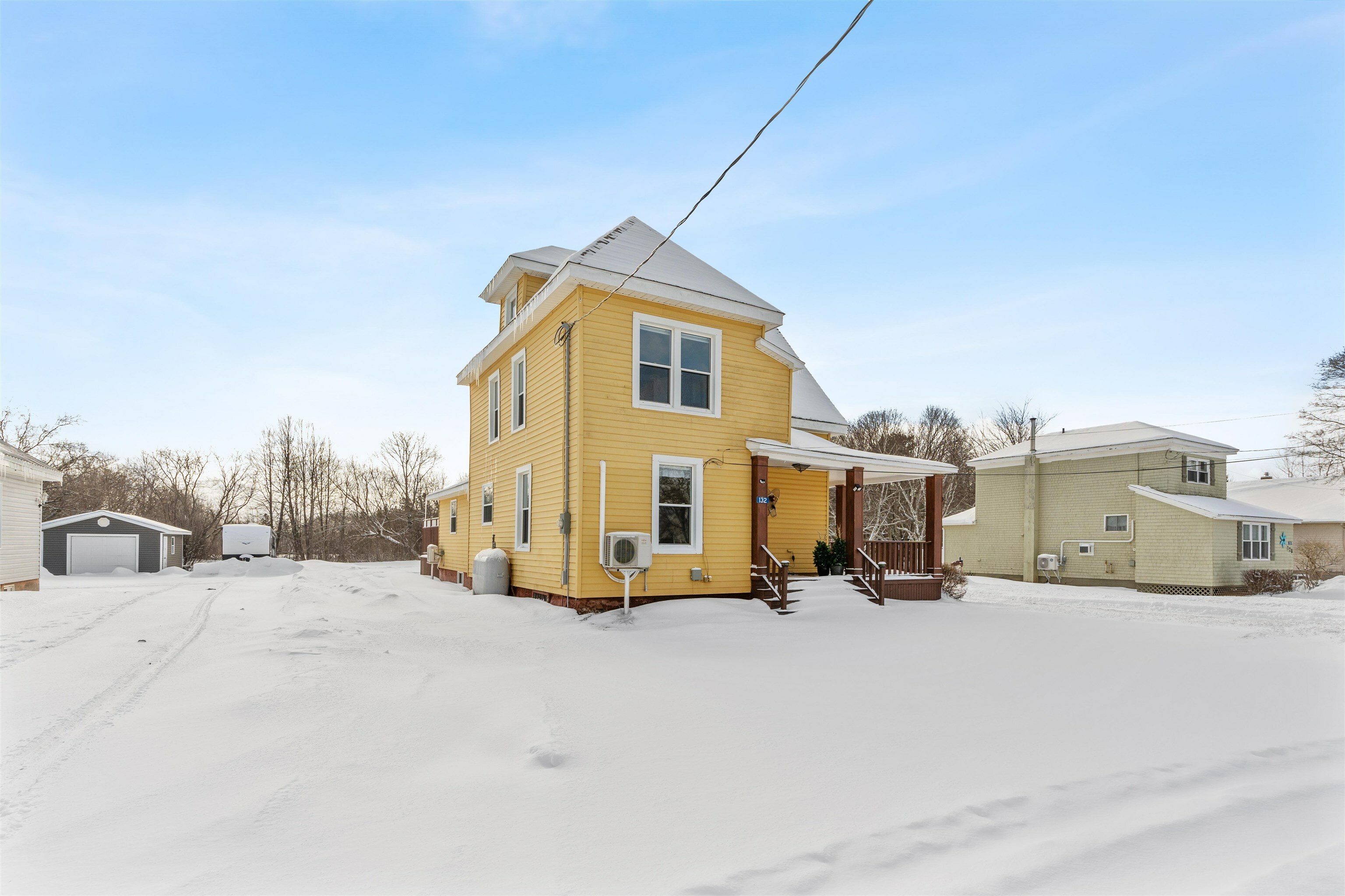 Property Photo: 132 Poplar Street PE C0B 1B0