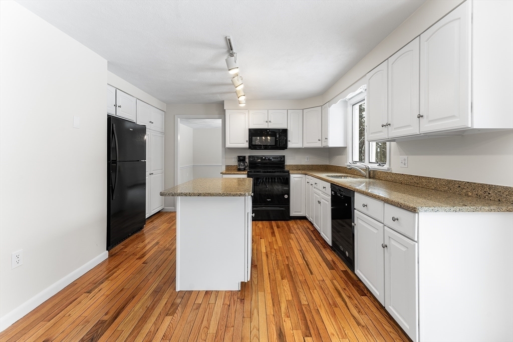 Property Photo:  6 Yardley Rd  MA 01810 