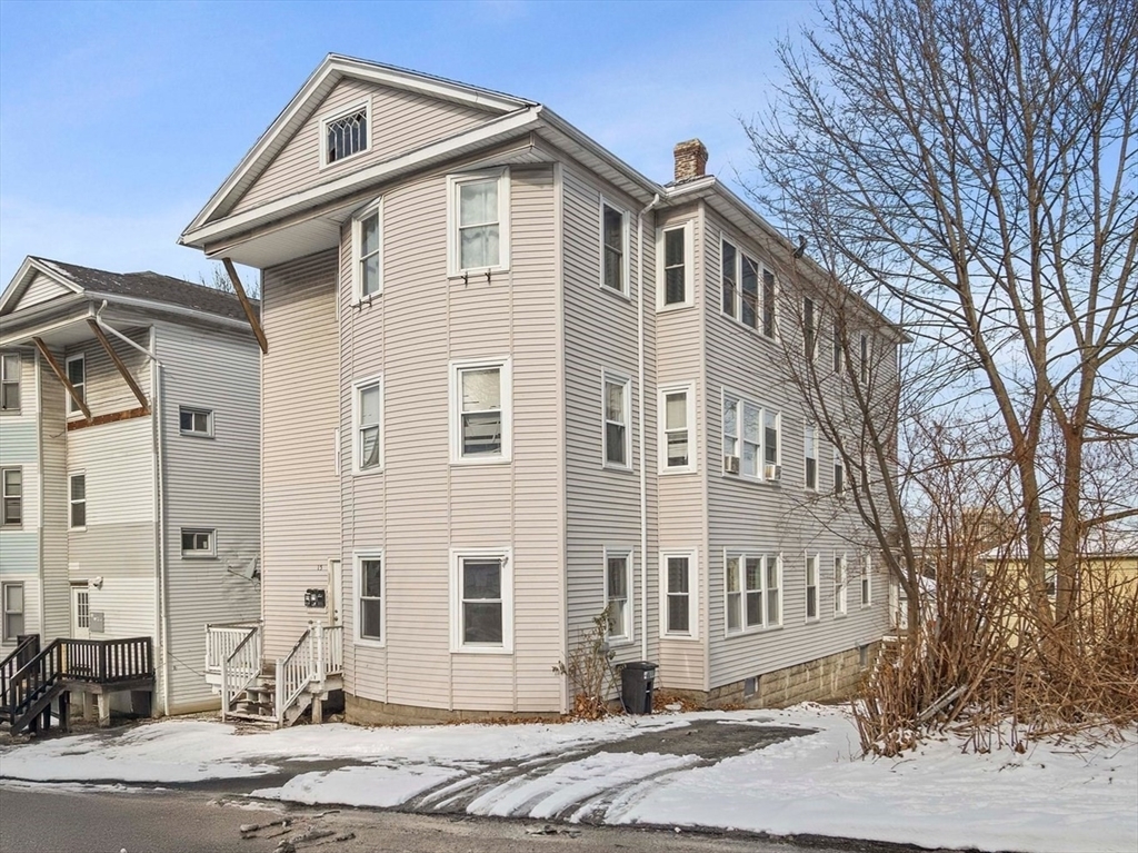 Property Photo:  15 Hillside St  MA 01610 