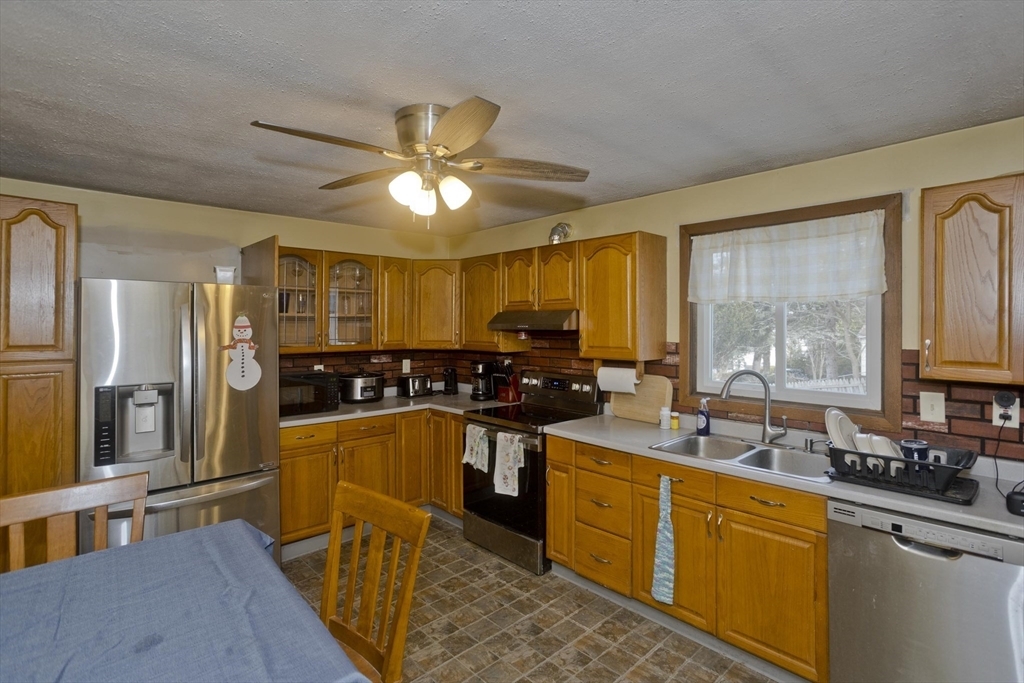 Property Photo:  15 Maple Terrace  MA 01080 