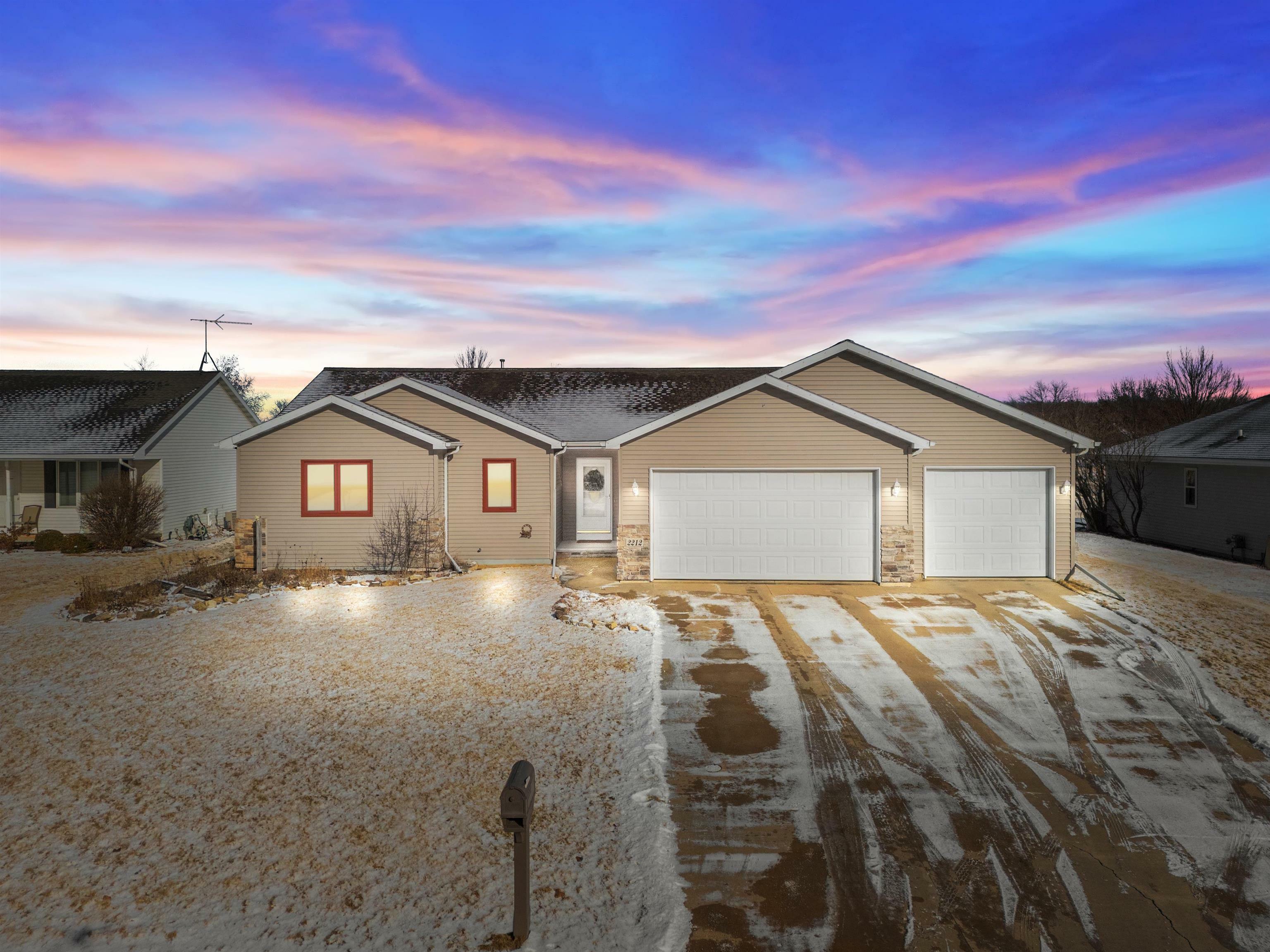 Property Photo:  2212 Hillington Drive  WI 54956 