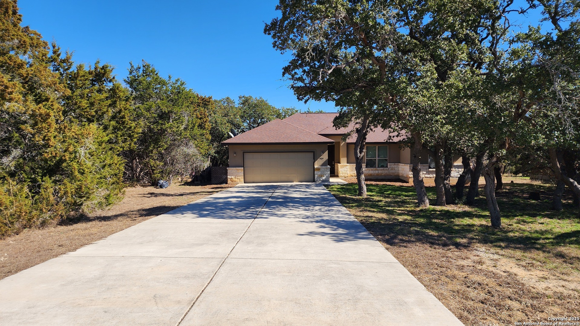 Property Photo:  909 Marlys Ave  TX 78133 