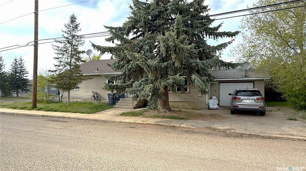 Property Photo: 1402 109th Street A&B SK S9A 2G3