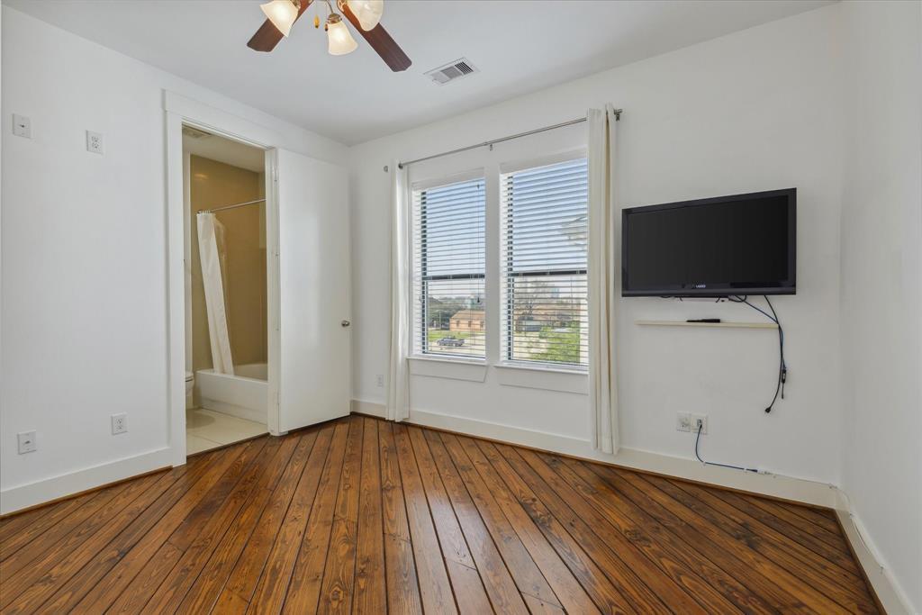 Property Photo:  1819 Dart Street  TX 77007 