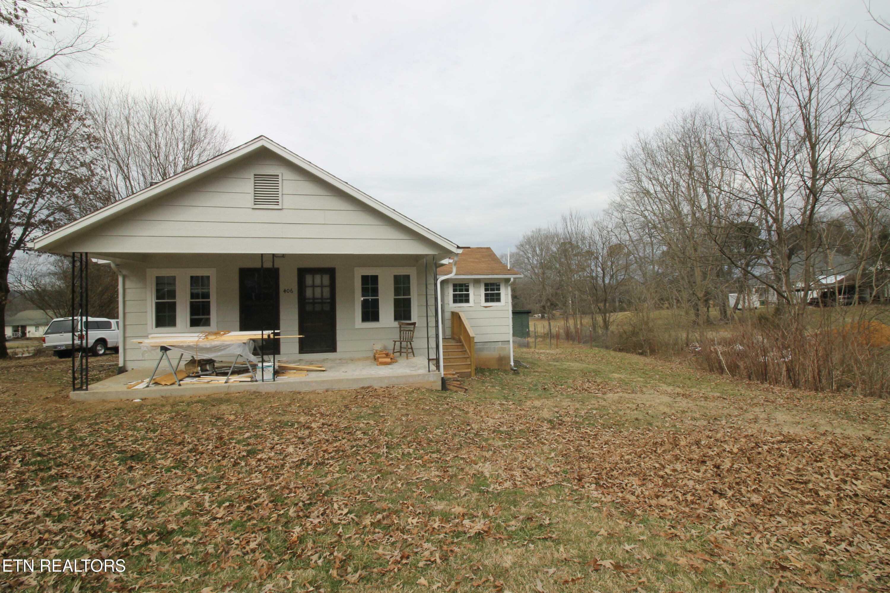 Property Photo:  406 Collins St  TN 37826 