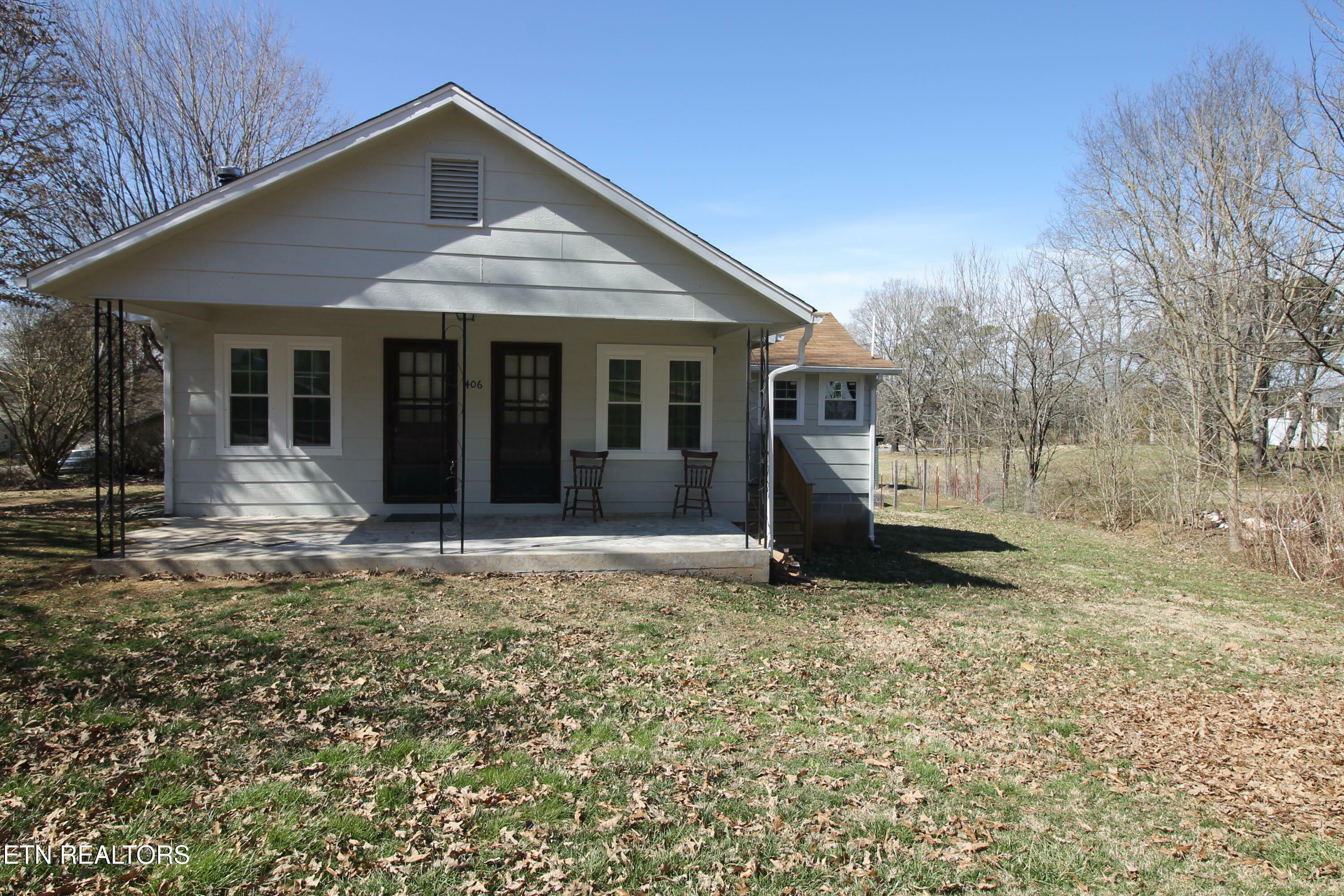 Property Photo:  406 Collins St  TN 37826 