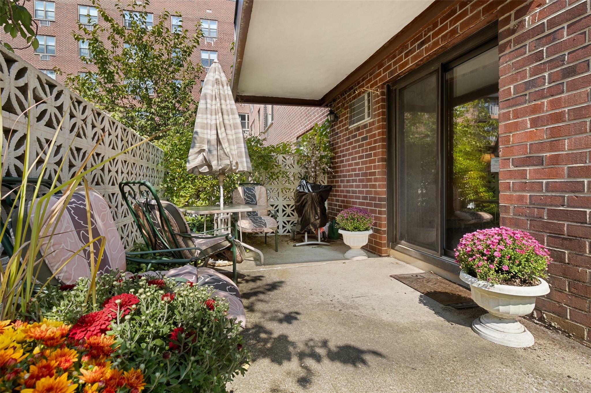 Property Photo:  77 Carpenter Avenue 1R  NY 10549 