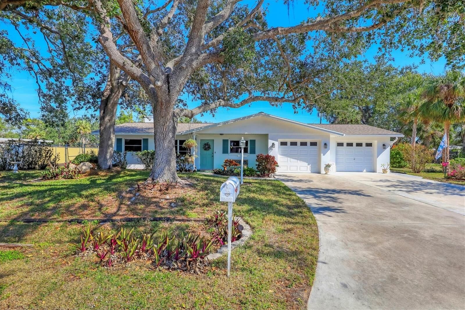 Property Photo: 3151 Datura Road FL 34293