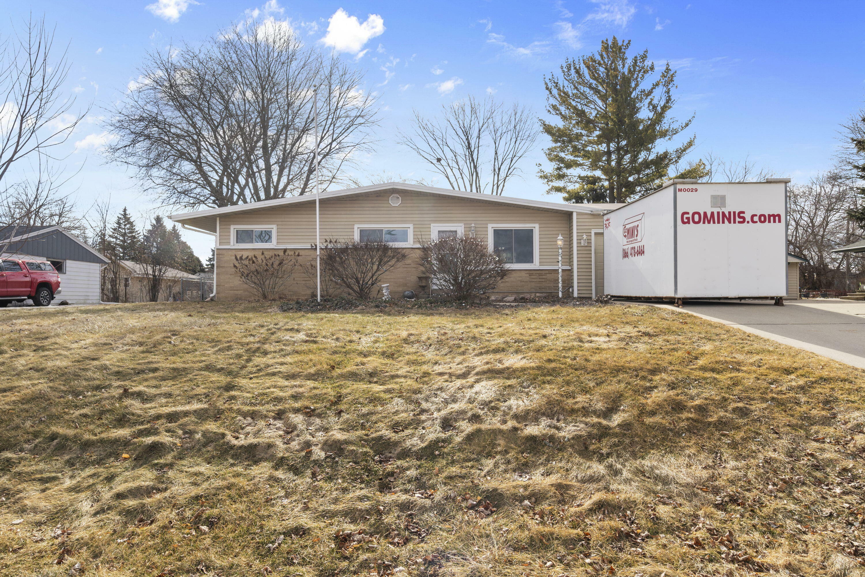 Property Photo:  5221 W Donna Dr  WI 53223 