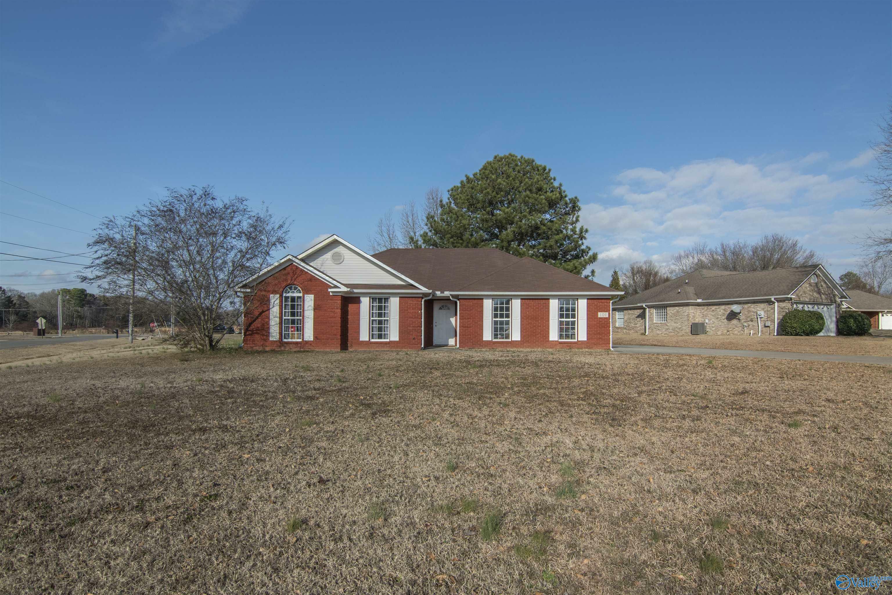 Property Photo:  101 Drake Down Circle  AL 35773 