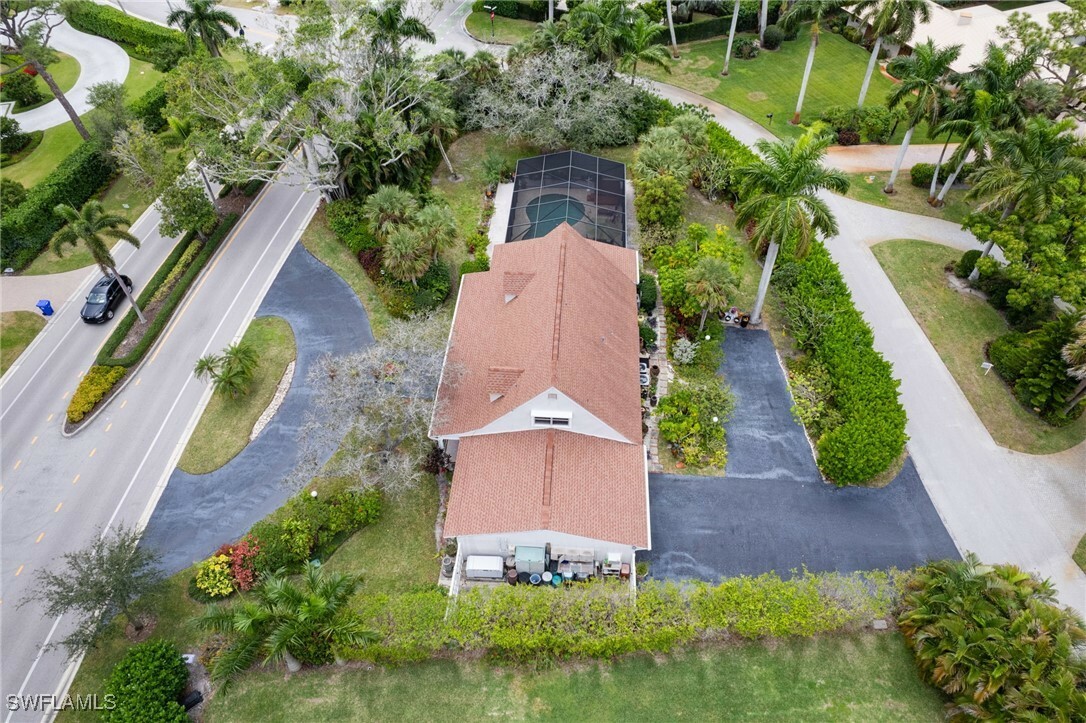 Property Photo: 711 Banyan Boulevard FL 34102