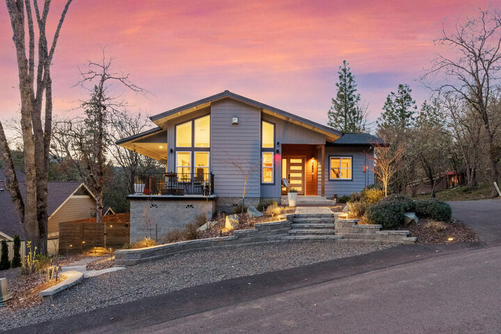 1355 Andrews Place  Jacksonville OR 97530 photo