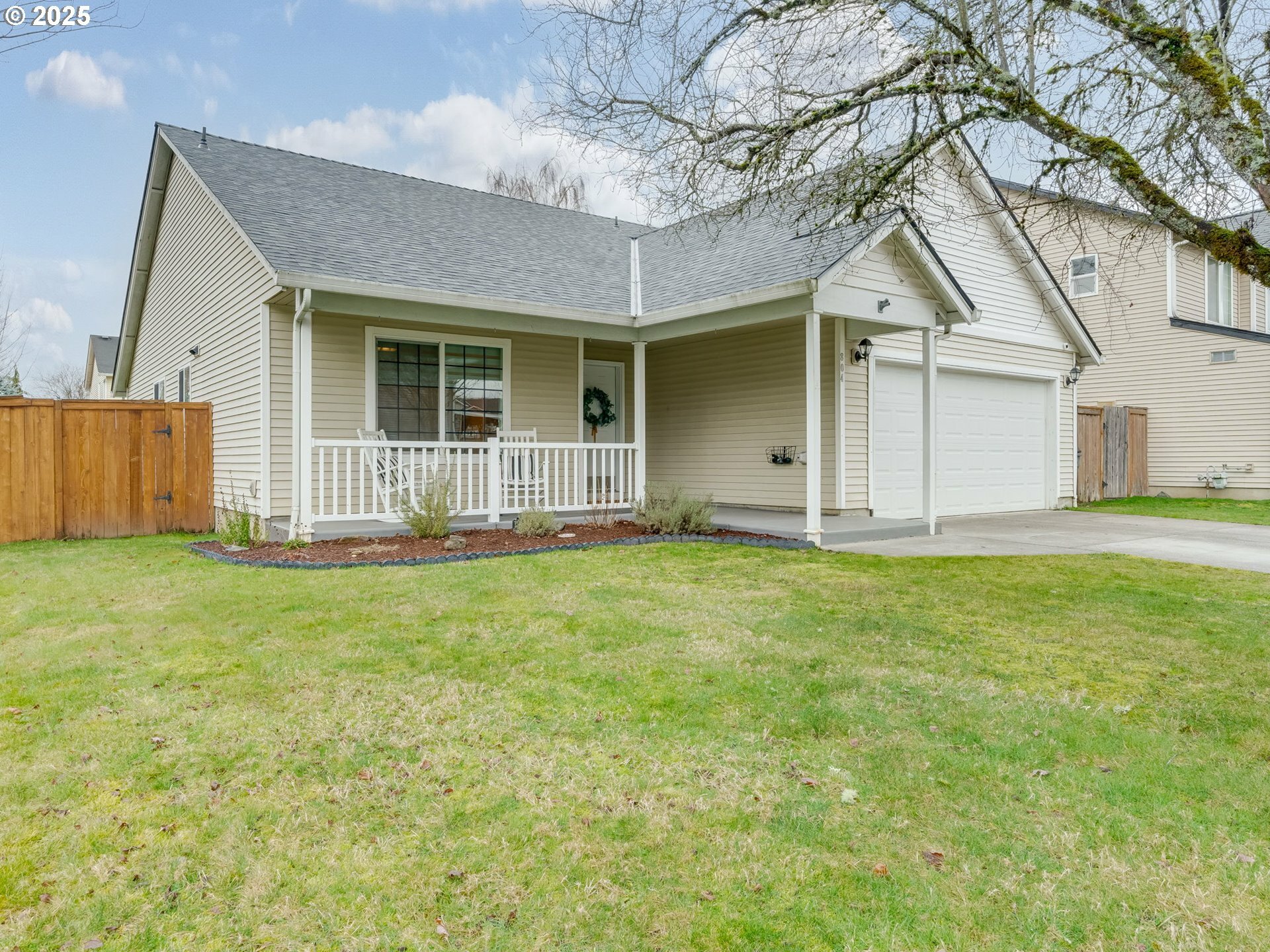 Property Photo:  804 NW 11th Pl  WA 98604 