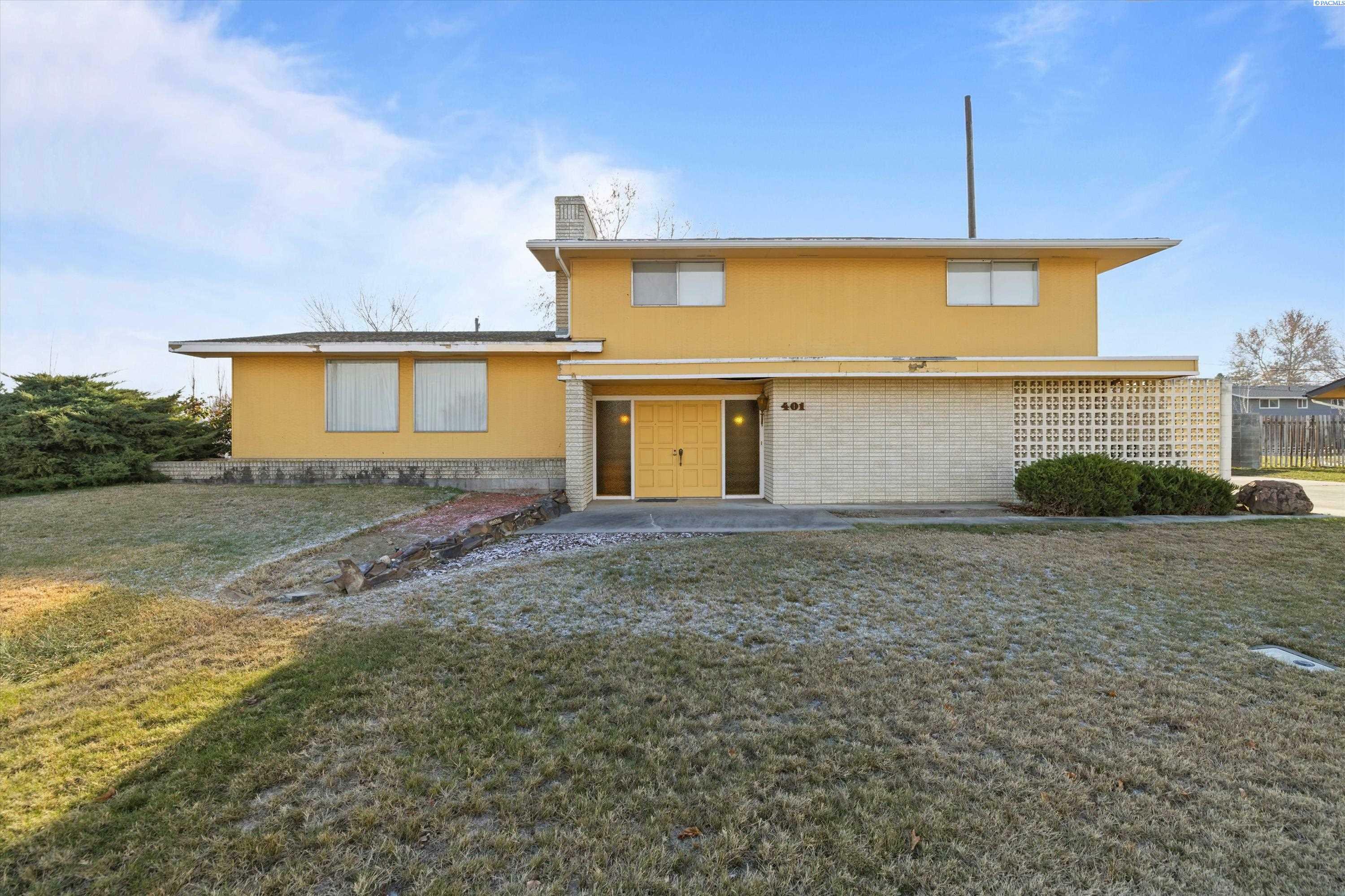 Property Photo: 401 W 27th Ave WA 99337