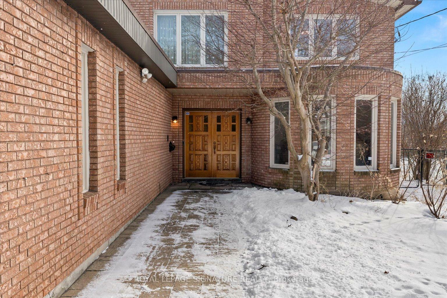 Photo de la propriété: 89 Risebrough Ave ON M2M 2E2