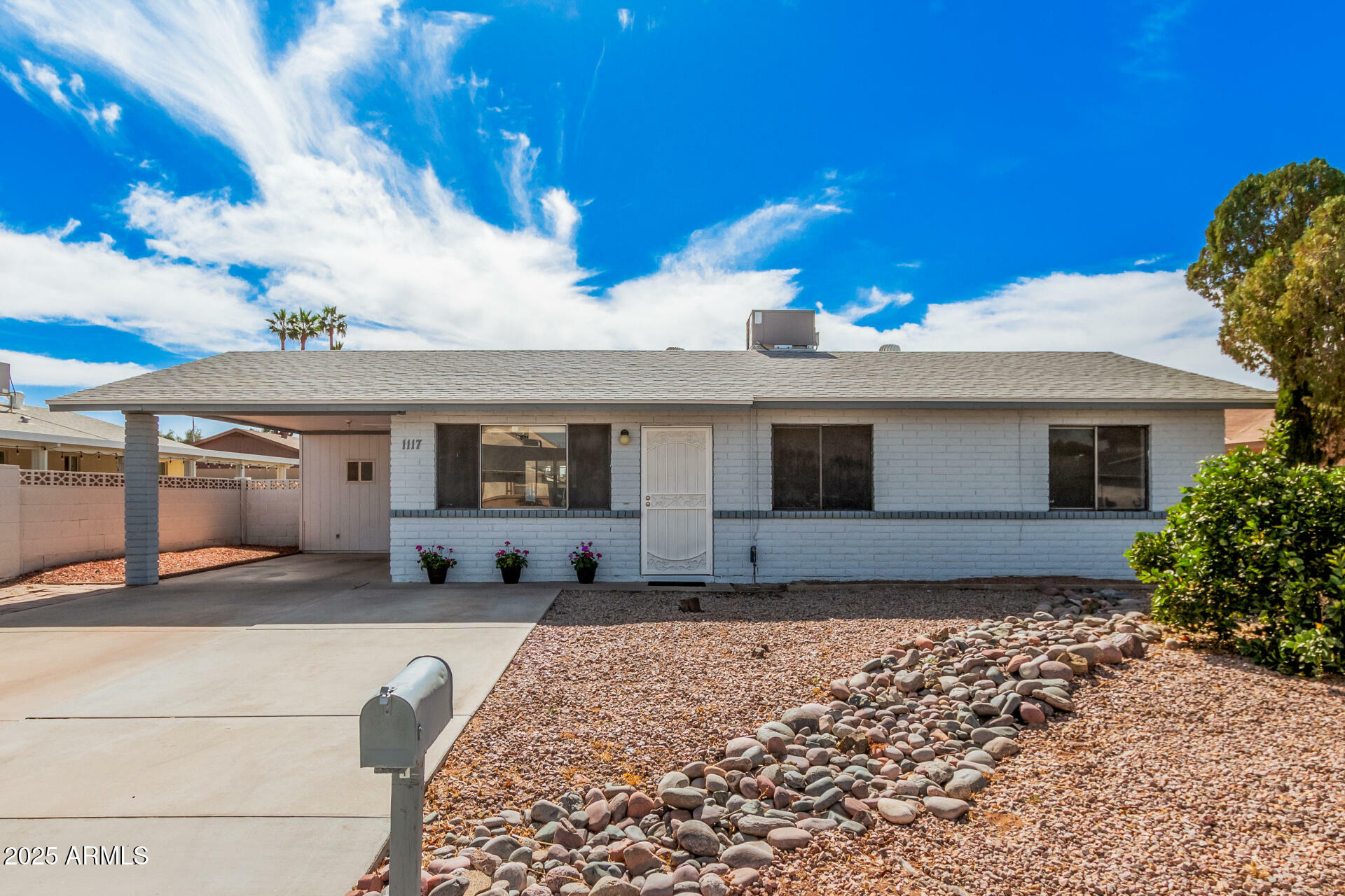 Property Photo:  1117 W Mesquite Street  AZ 85224 