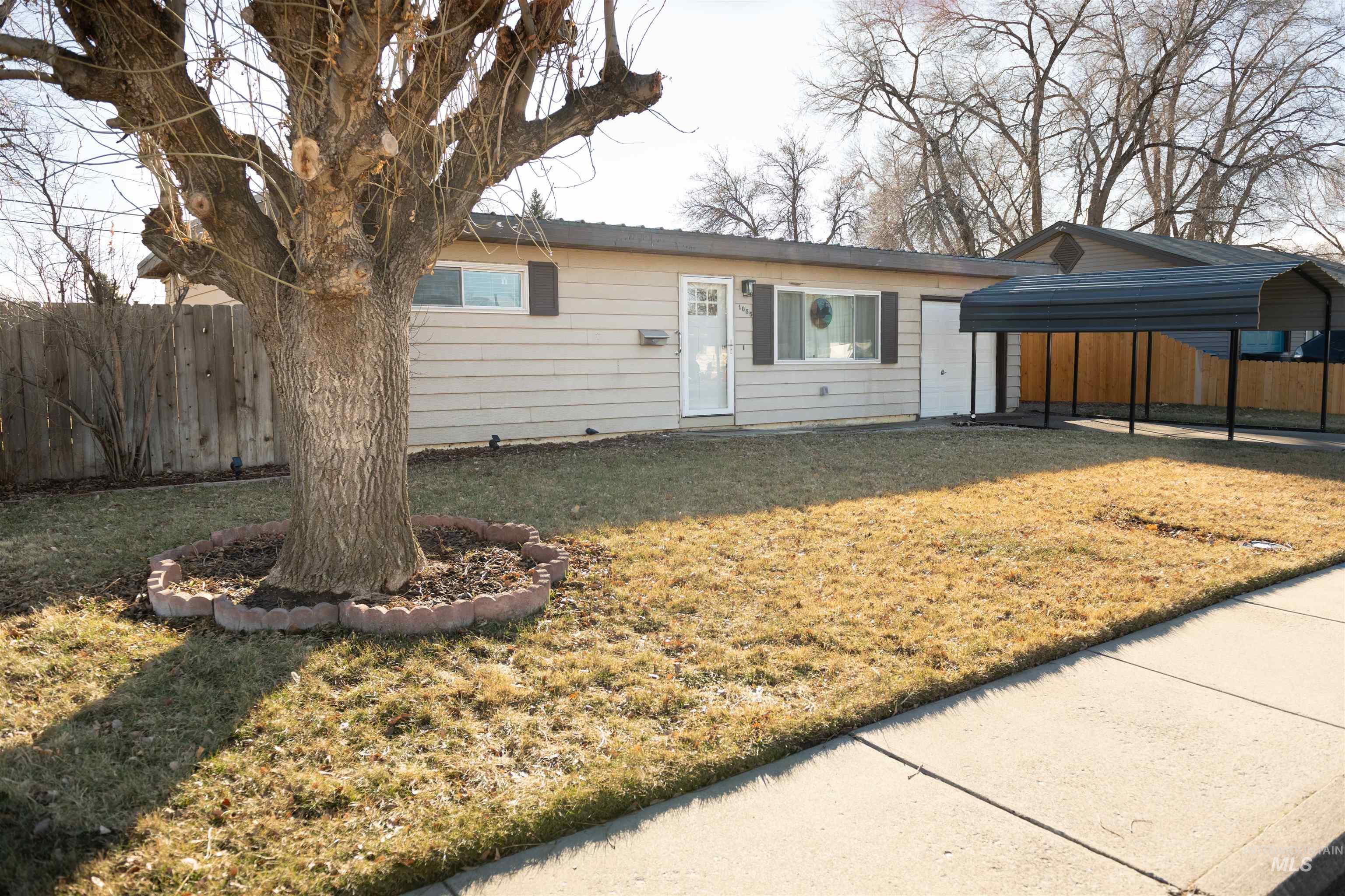 Property Photo: 1055 E 16th N ID 83647