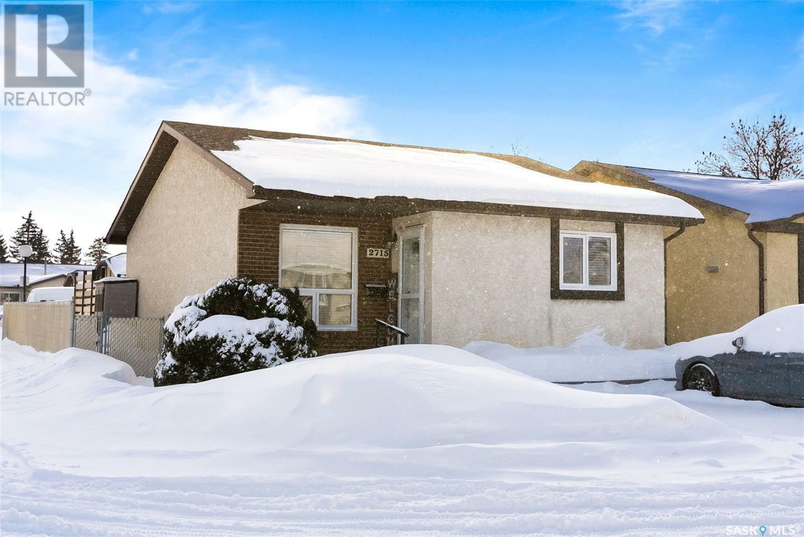 Property Photo:  2715 Meadow Lane E  SK S4V 1L7 