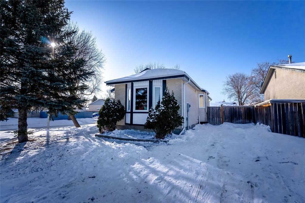 78 Sims Crescent  Winnipeg MB R2C 5C4 photo