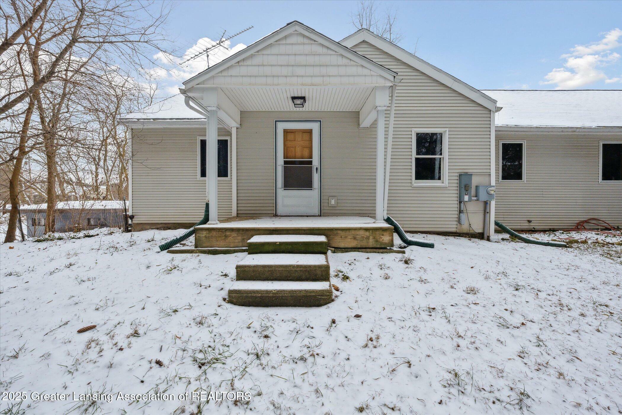 Property Photo:  810 Tyrrell Road  MI 48414 