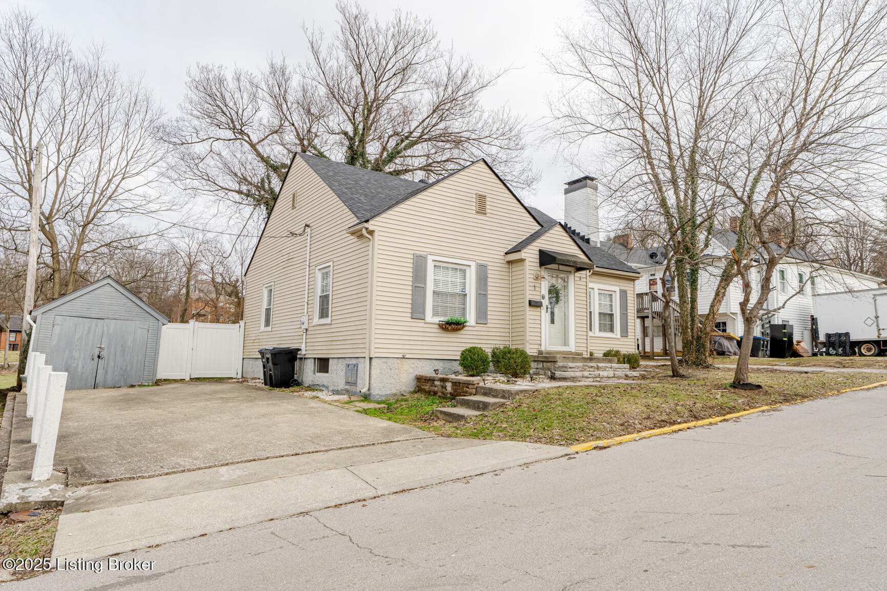 Property Photo:  1 Graham Ave  KY 40601 