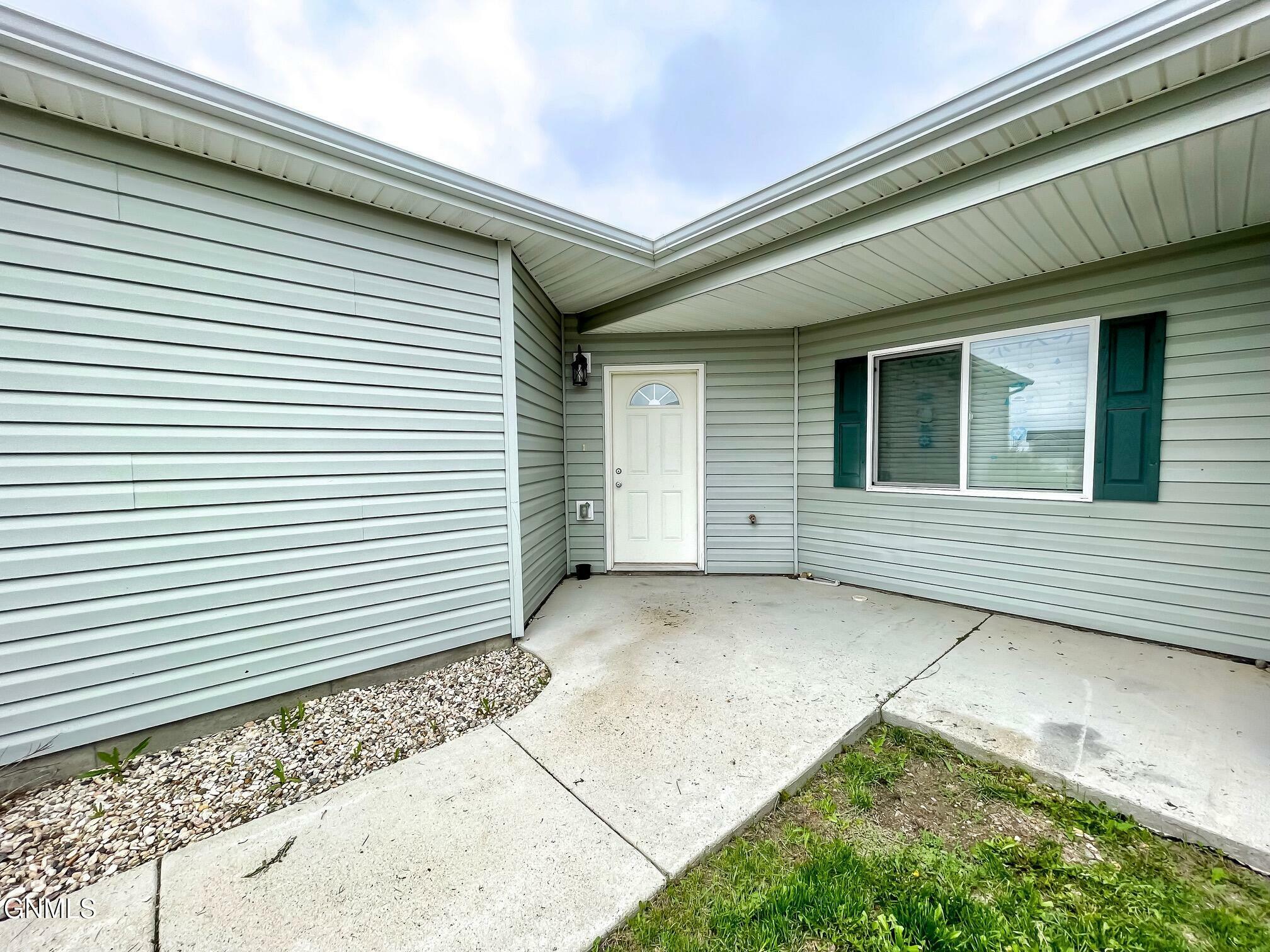 Property Photo:  115 Hilltop Way  ND 58784 