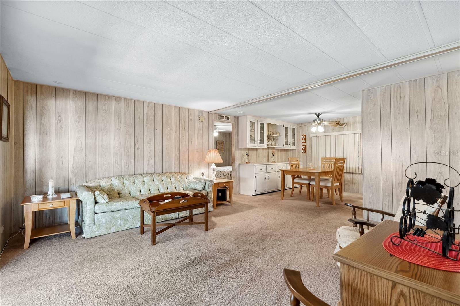Property Photo: 703 Corsica Court FL 34207
