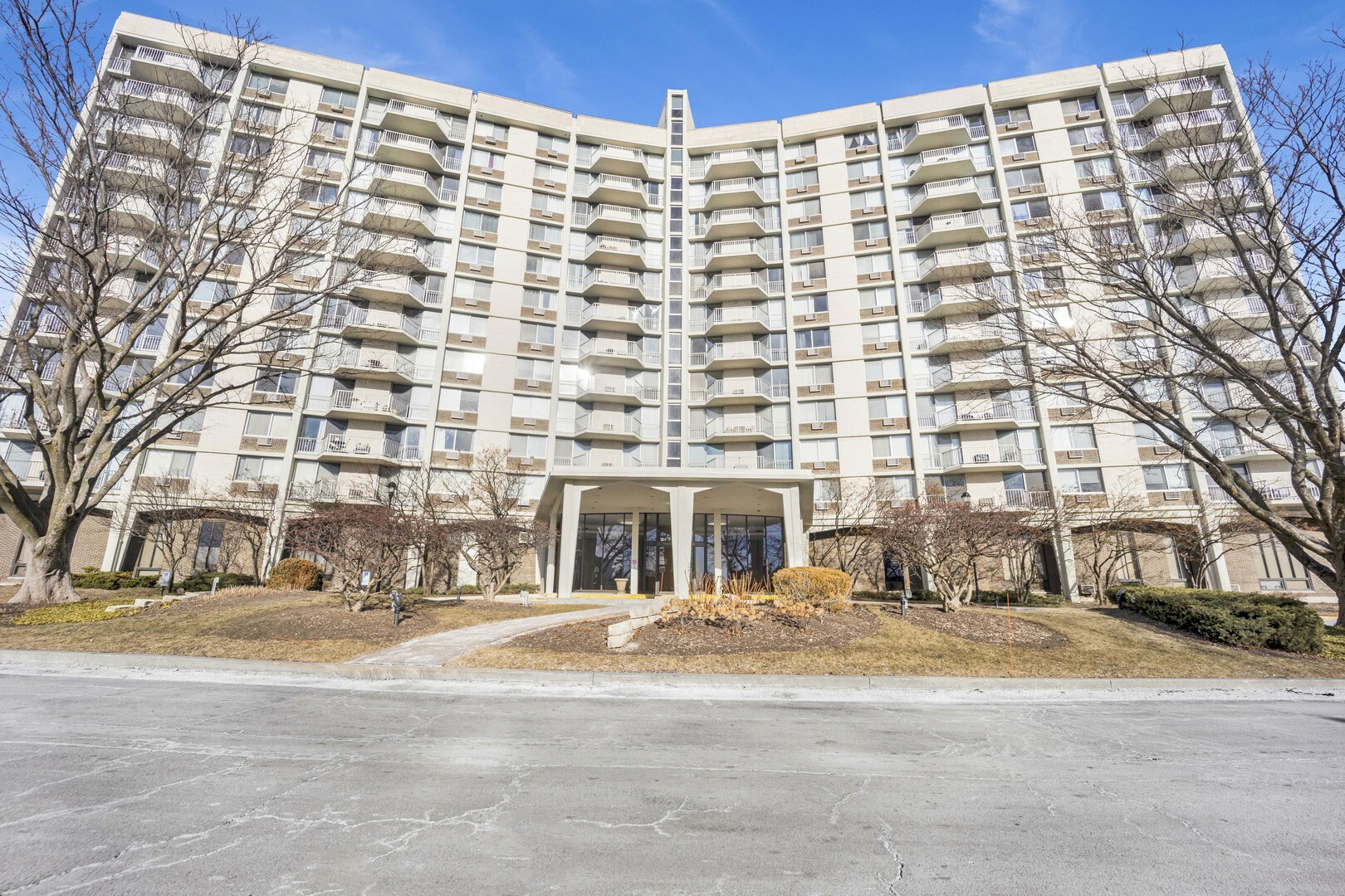 Property Photo:  20 N Tower Road 11D  IL 60523 