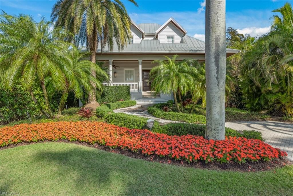 Property Photo: 429 14th Ave S FL 34102