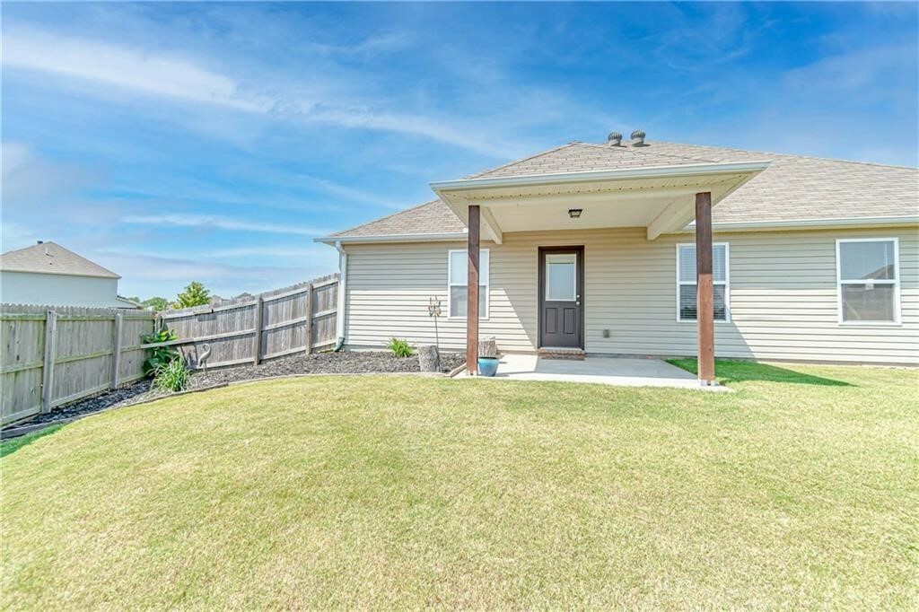 Property Photo:  501 Driftwood Street  AR 72745 