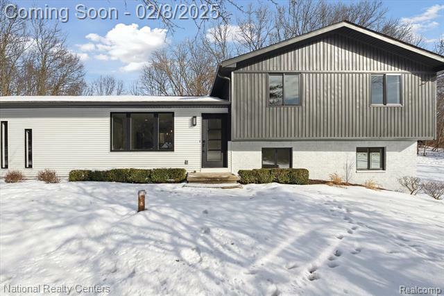 Property Photo:  605 Indian Lake Road  MI 48371 