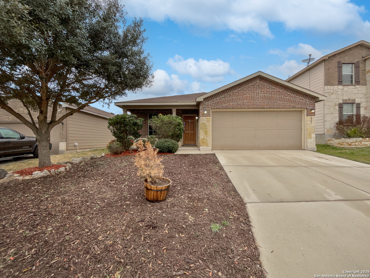 Property Photo: 823 Cowhide Dr TX 78260