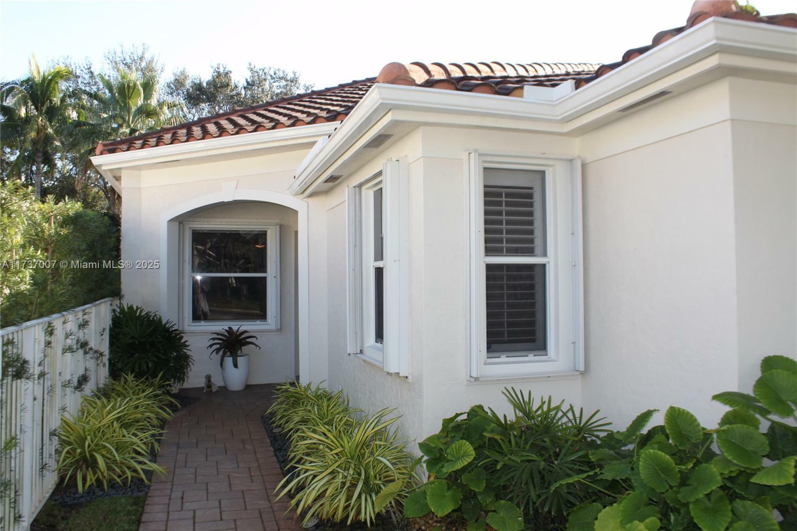 Property Photo:  2524 Bay Pointe Ct 2524  FL 33327 