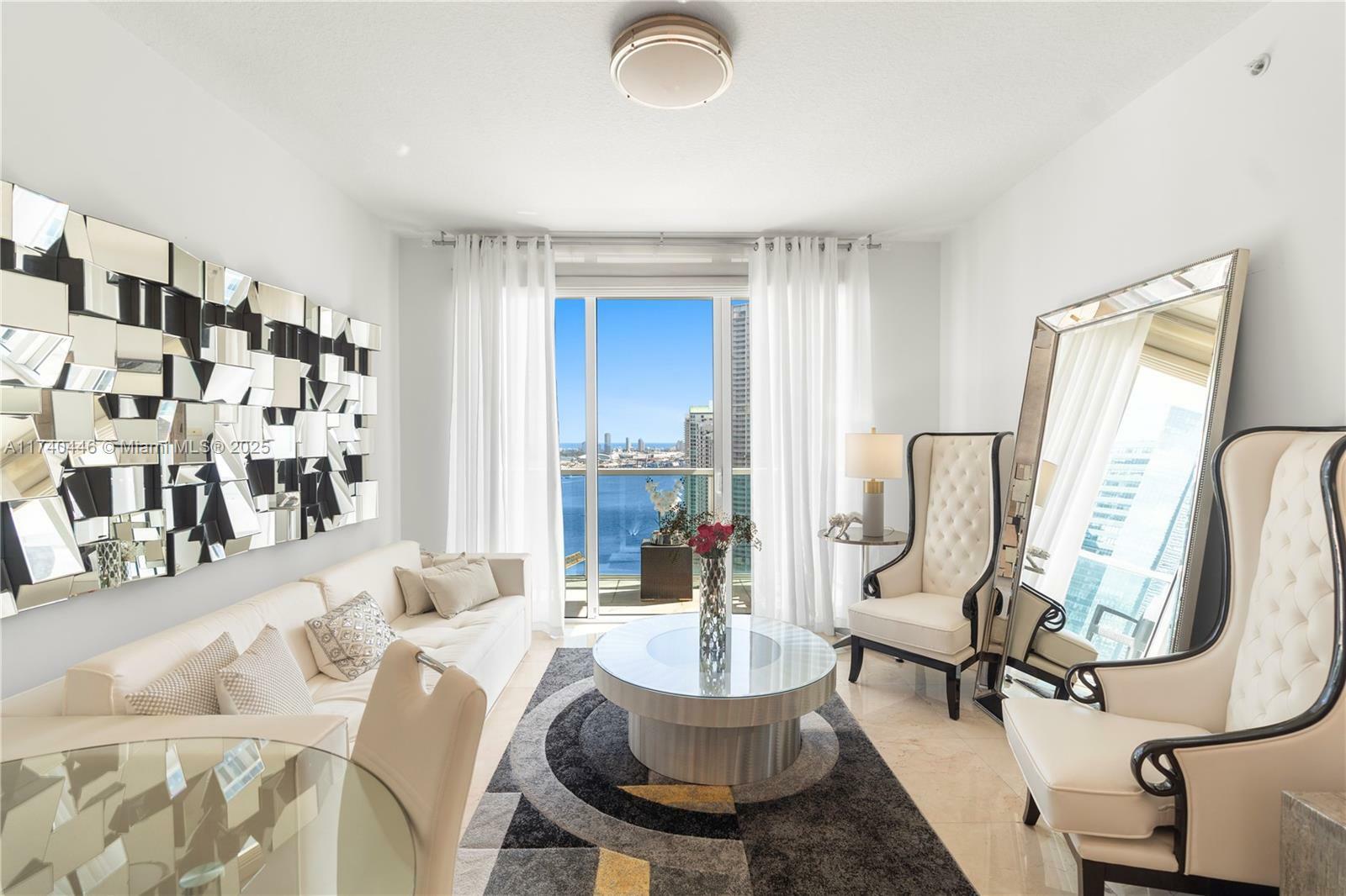 Property Photo: 31 SE 5th St 4018 FL 33131