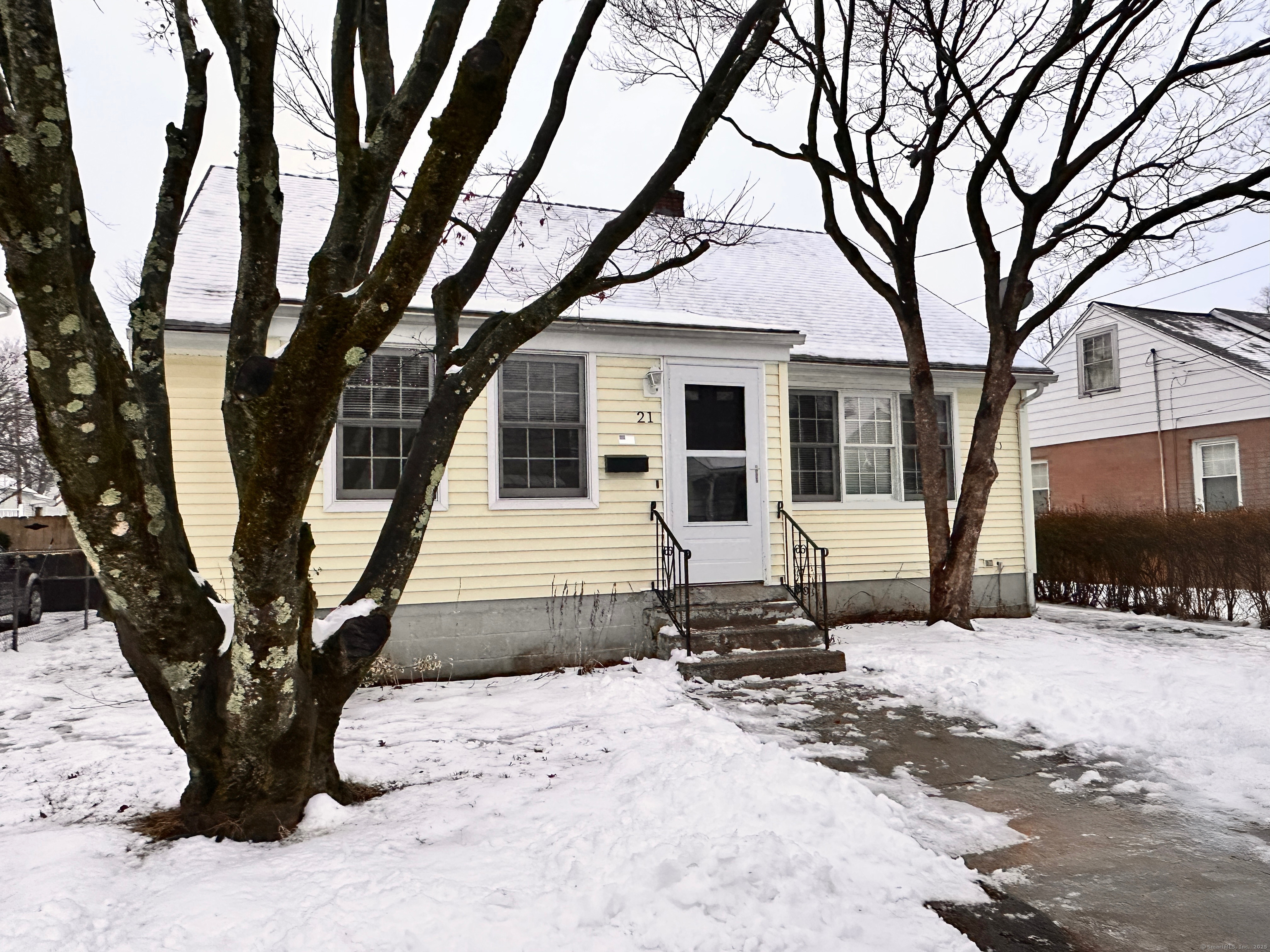 Property Photo:  21 Avon Street  CT 06401 