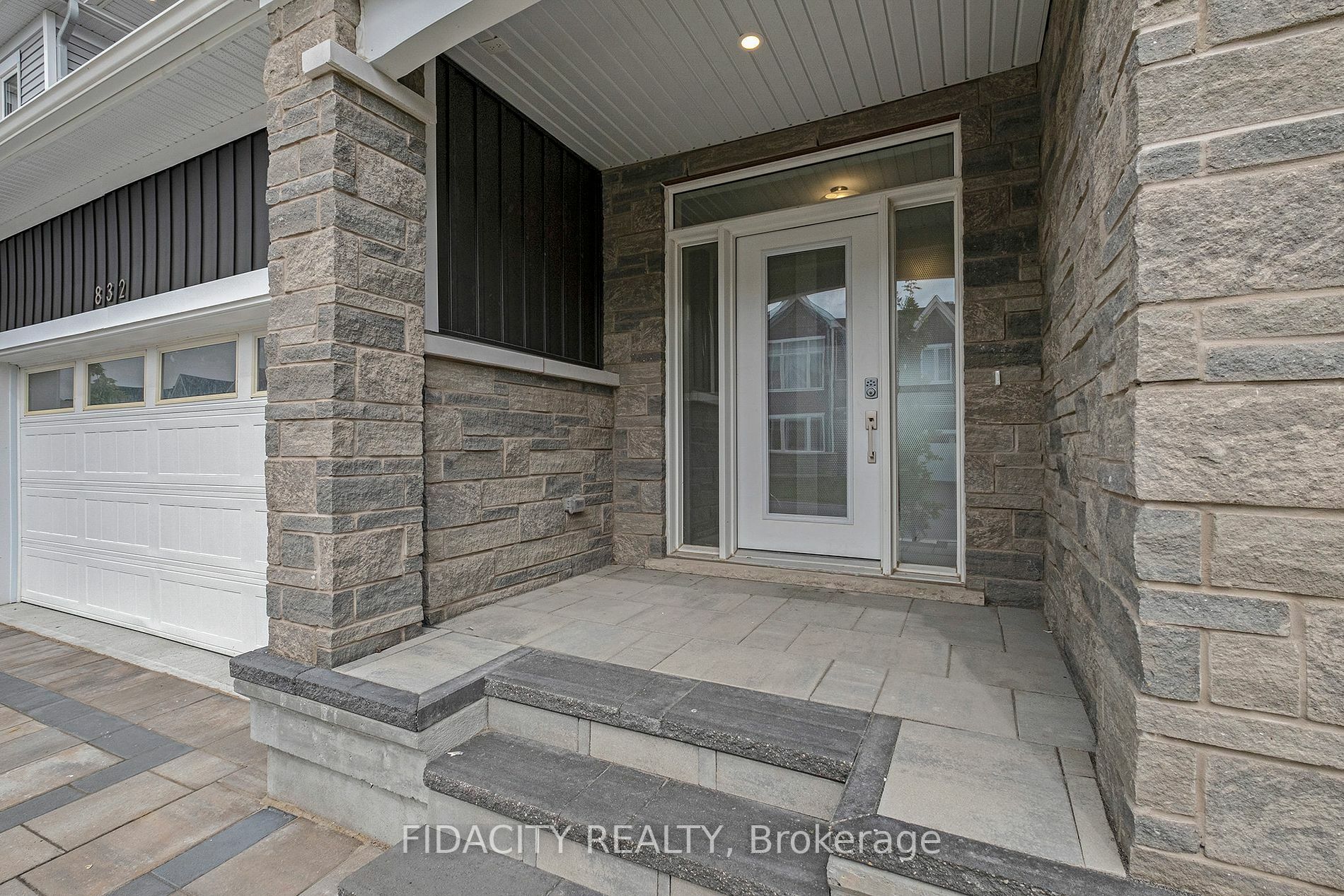 Property Photo:  832 Mercier Cres  ON K1W 1E6 