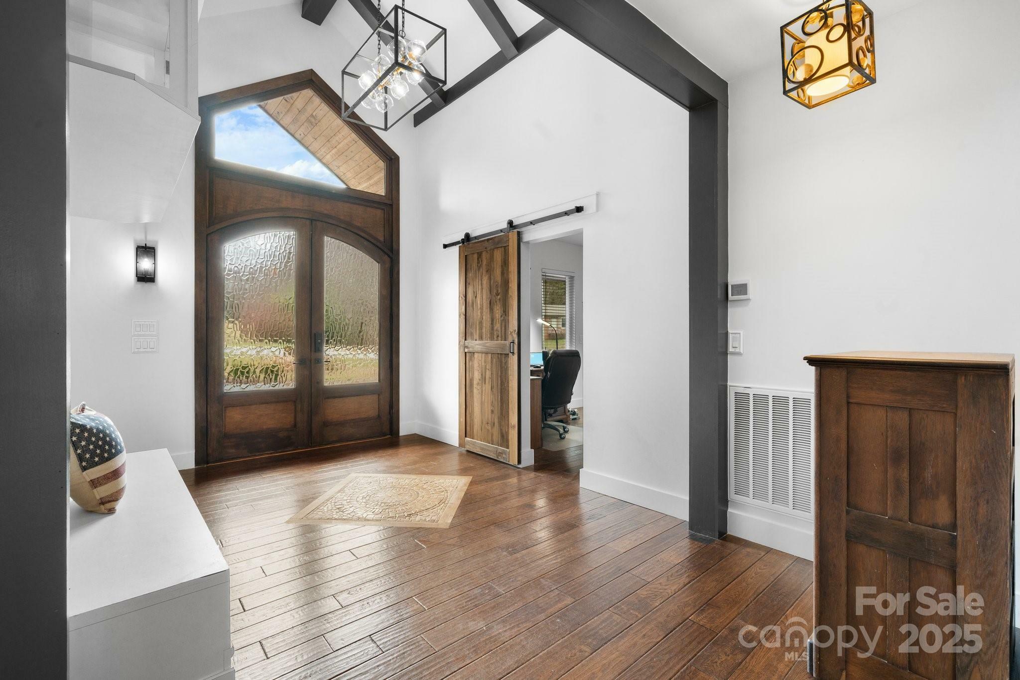 Property Photo: 406 Third Avenue NE NC 28613