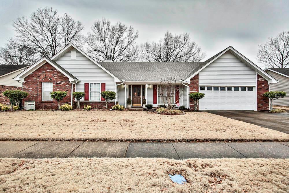 Property Photo:  