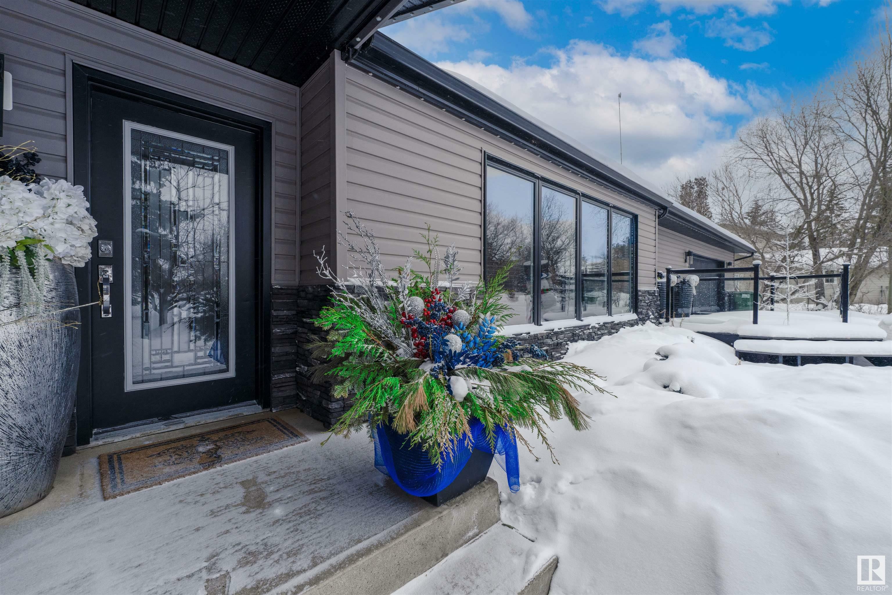 Property Photo:  32 Silverchief Crescent  AB T8N 1M8 