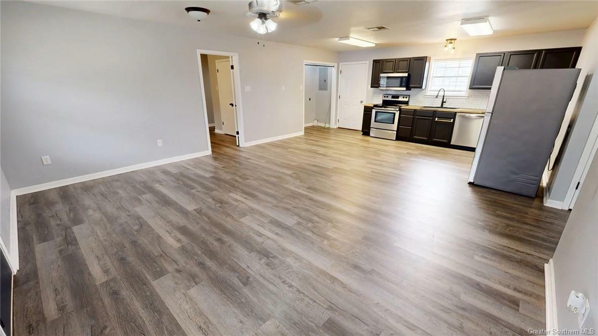 Property Photo: 610 E 2nd Street LA 70647
