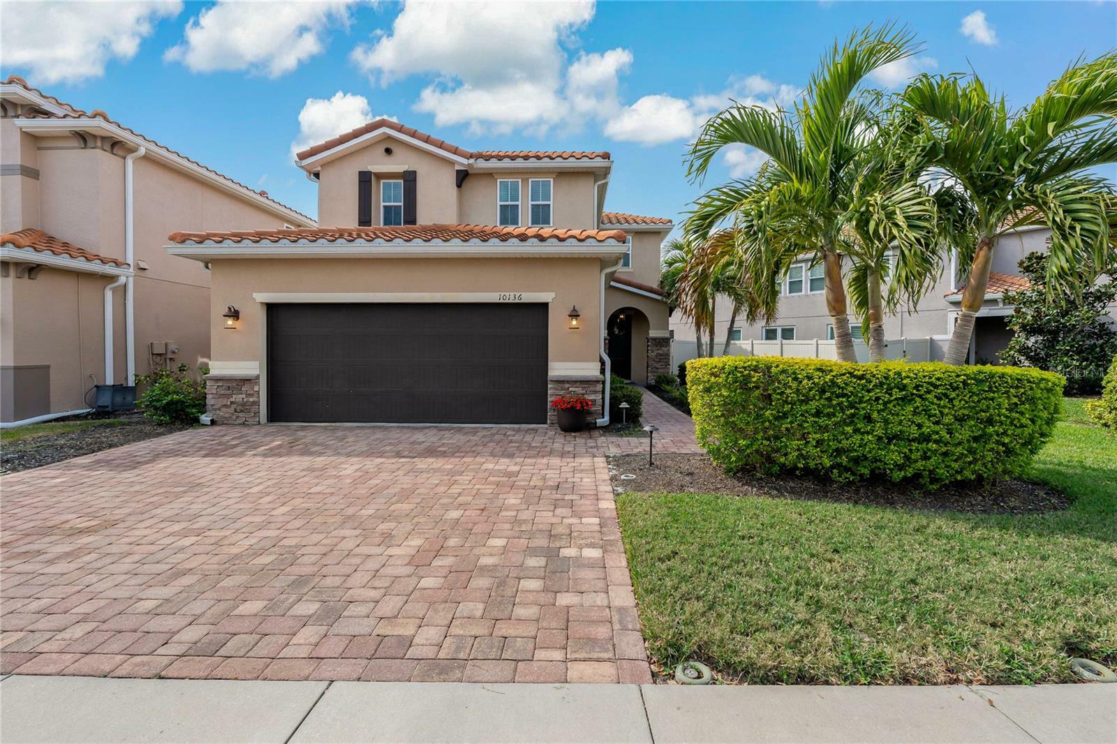 Property Photo:  10136 Grand Oak Circle  FL 33708 