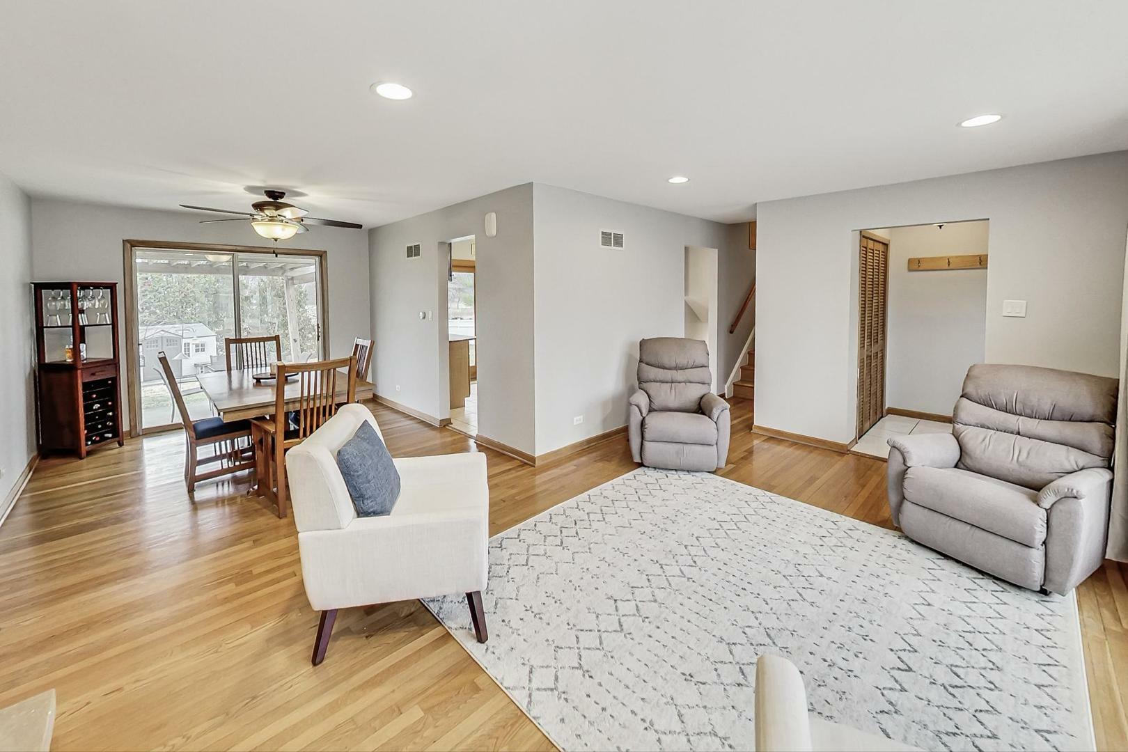 Property Photo:  830 Bonnie Brae Drive  IL 60516 