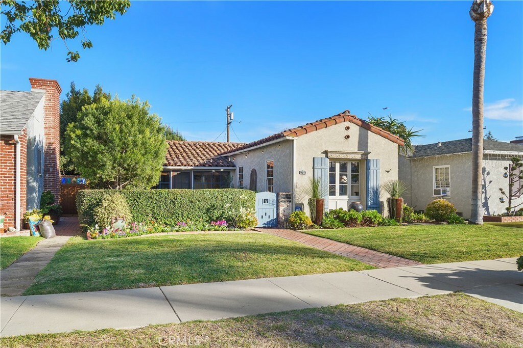 Property Photo:  3736 Gaviota Avenue  CA 90807 