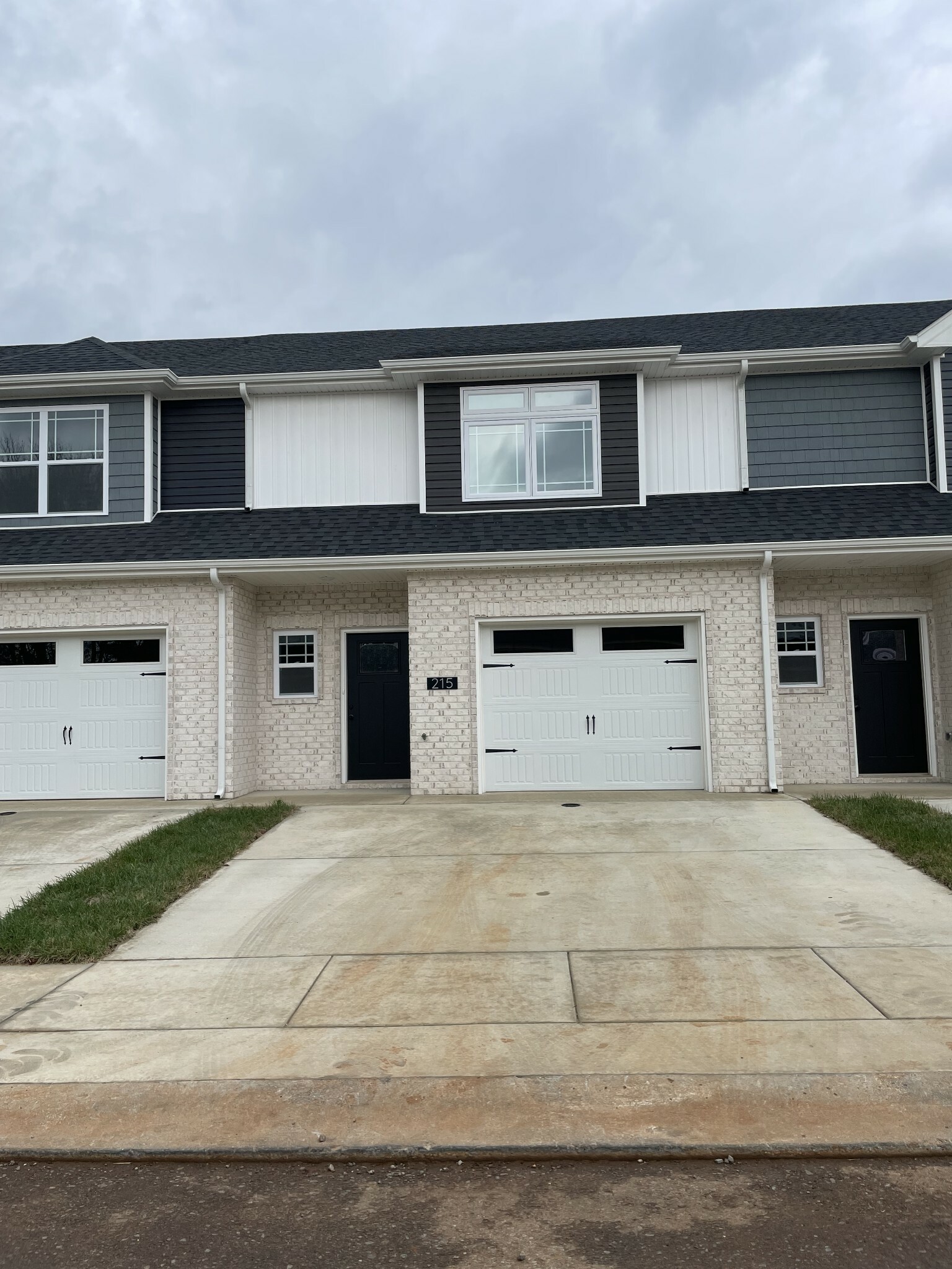 Property Photo: 215 W Fallow Ct TN 37040