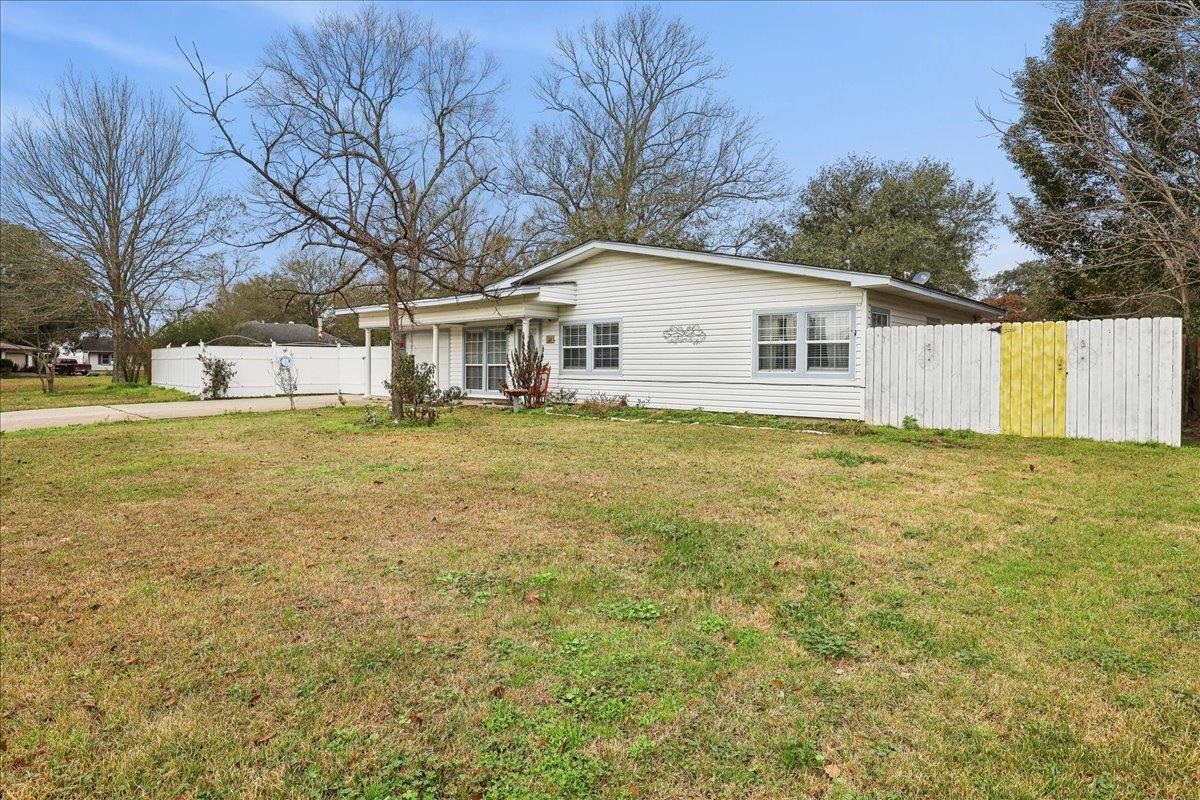 Property Photo:  23 Circle C Street  TX 77630 