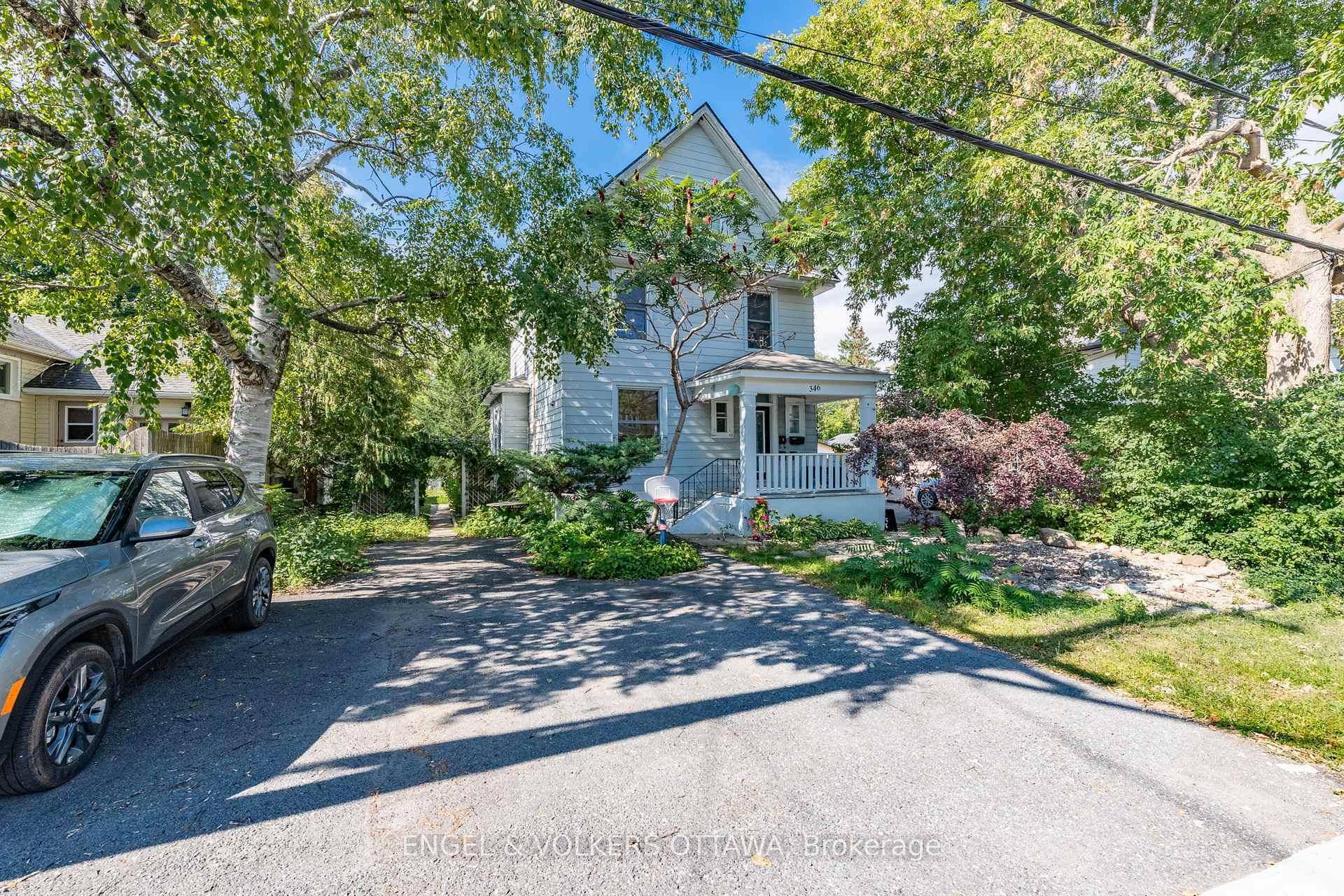 Property Photo: 346 Athlone Avenue ON K1Z 5M4