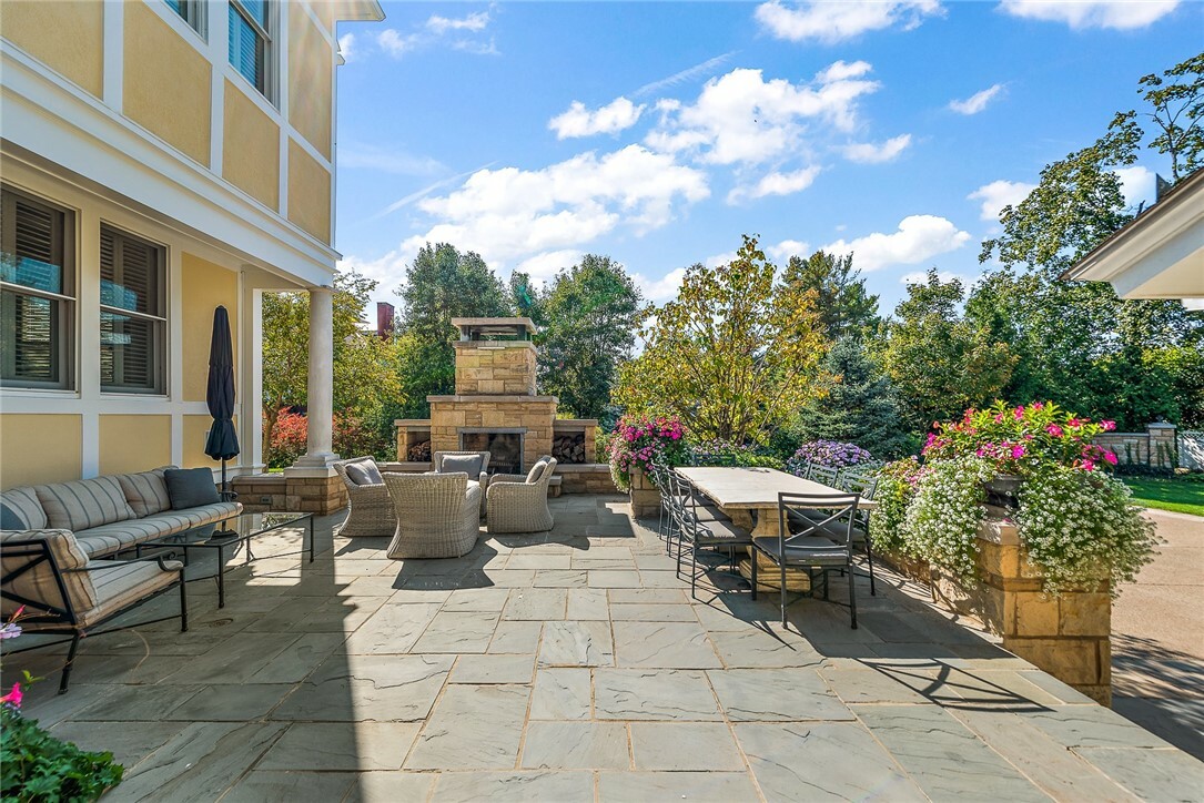 Property Photo:  609 Academy Ave  PA 15143 