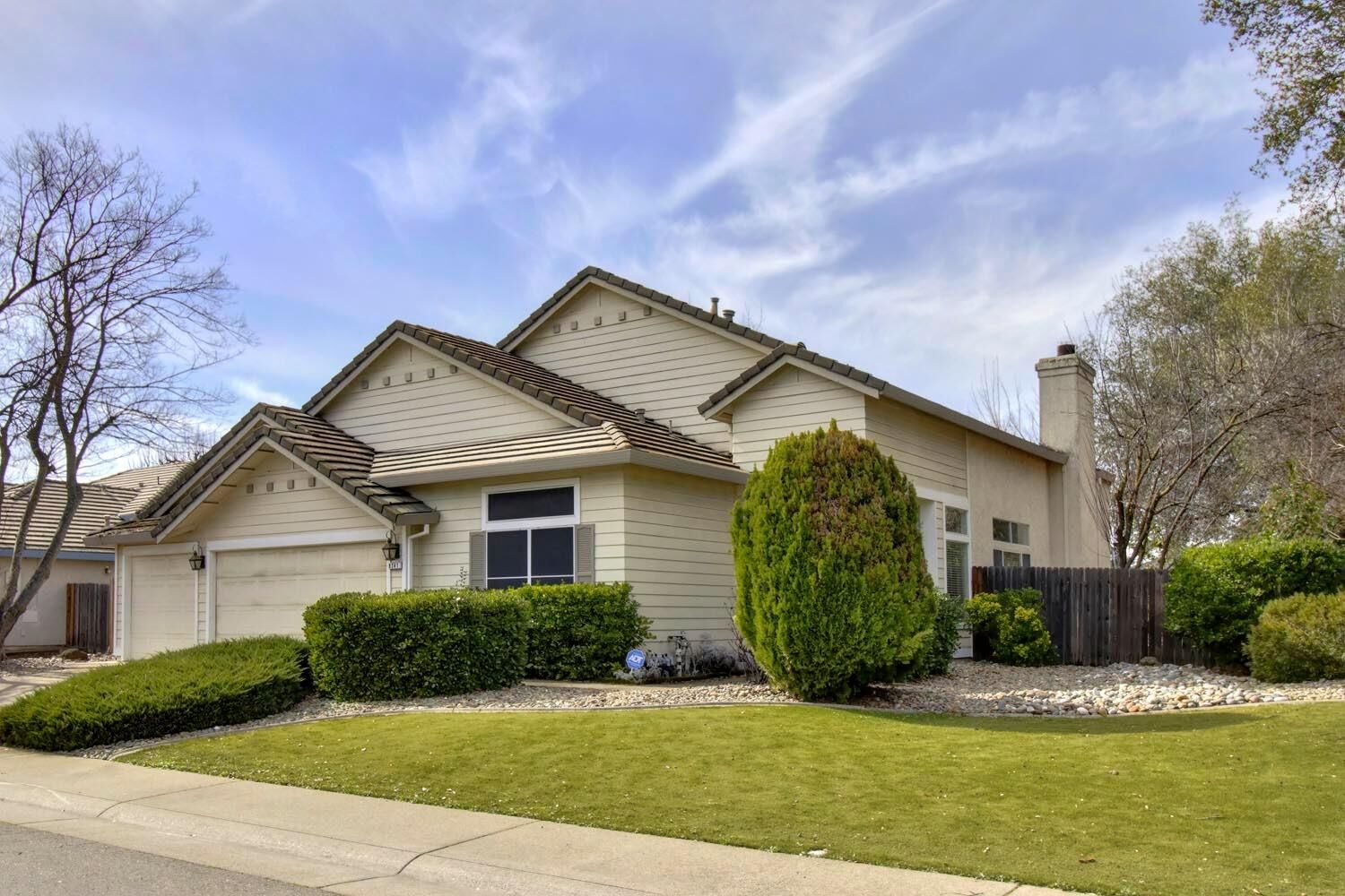 Property Photo:  8341 Oakwood Hills Circle  CA 95610 