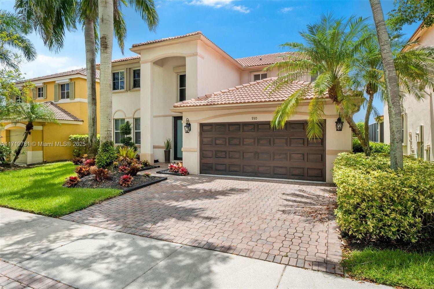 Property Photo: 930 Lavender Cir FL 33327