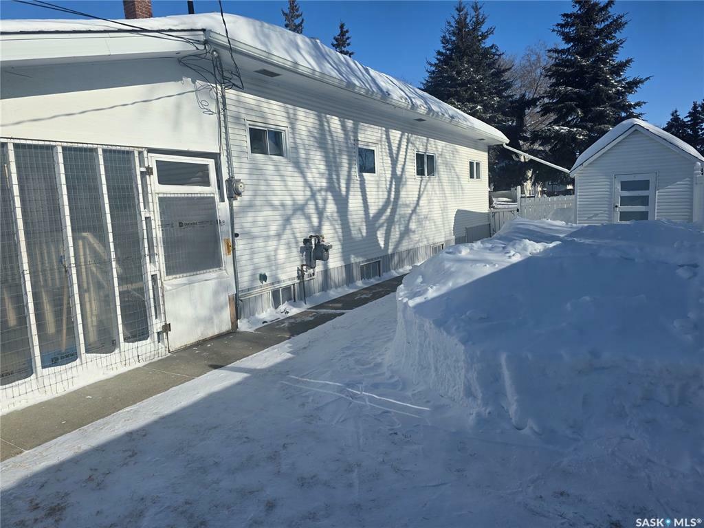 Property Photo:  303 2nd Street E  SK S0A 4T0 